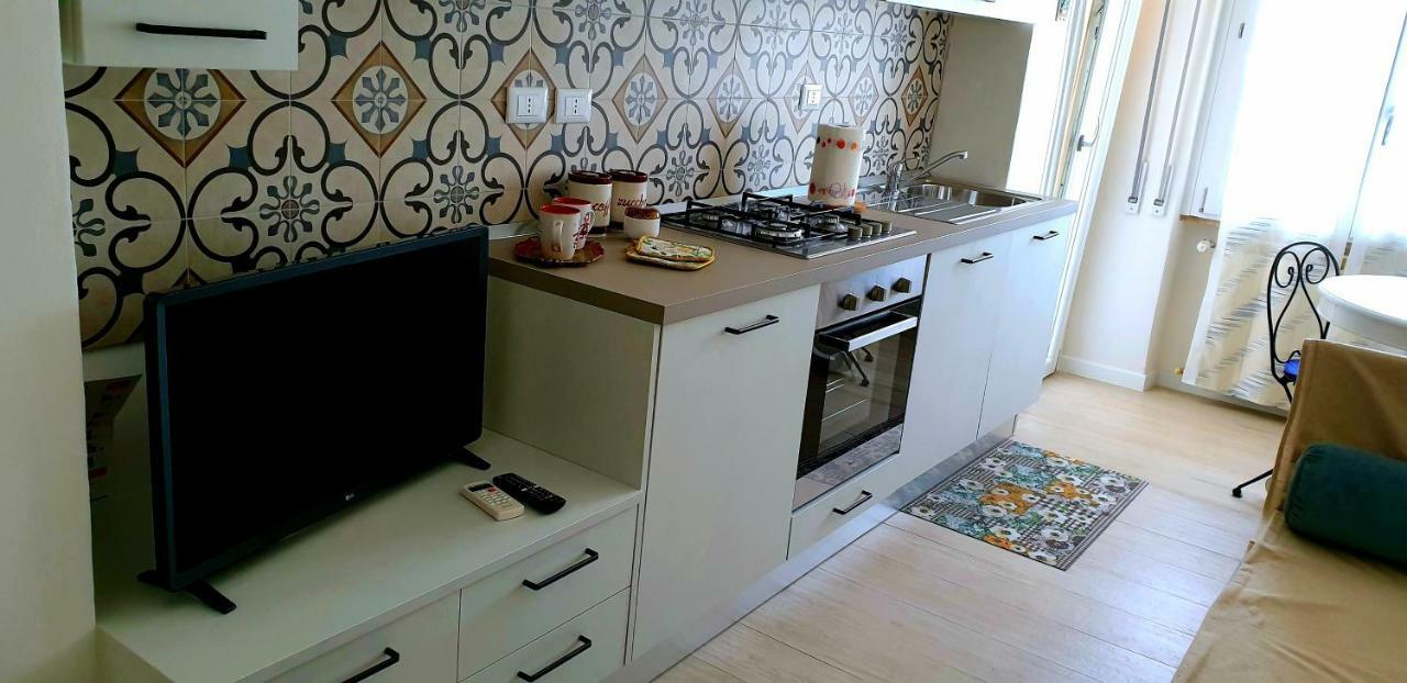 Rosy'S Flat Apartment La Spezia Bagian luar foto